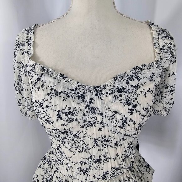 Lulus Women's Black & White Floral Print Puff Sleeve Smocked Blouse Size L NWT - Picture 3 of 13